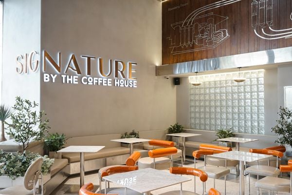 CHIẾC LY ĐỔI MÀU "NGÀN NGƯỜI THEO ĐUỔI" ĐÃ QUAY TRỞ LẠI, LE CHÂN BẮT TREND NGAY KẺO TIẾC